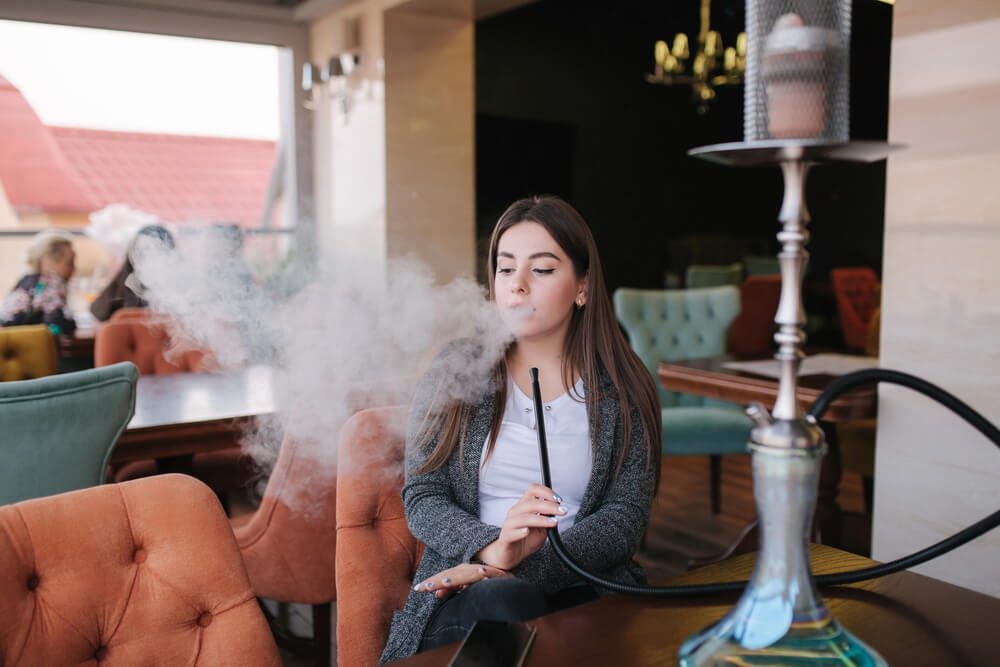 Где запрещено курить по закону?